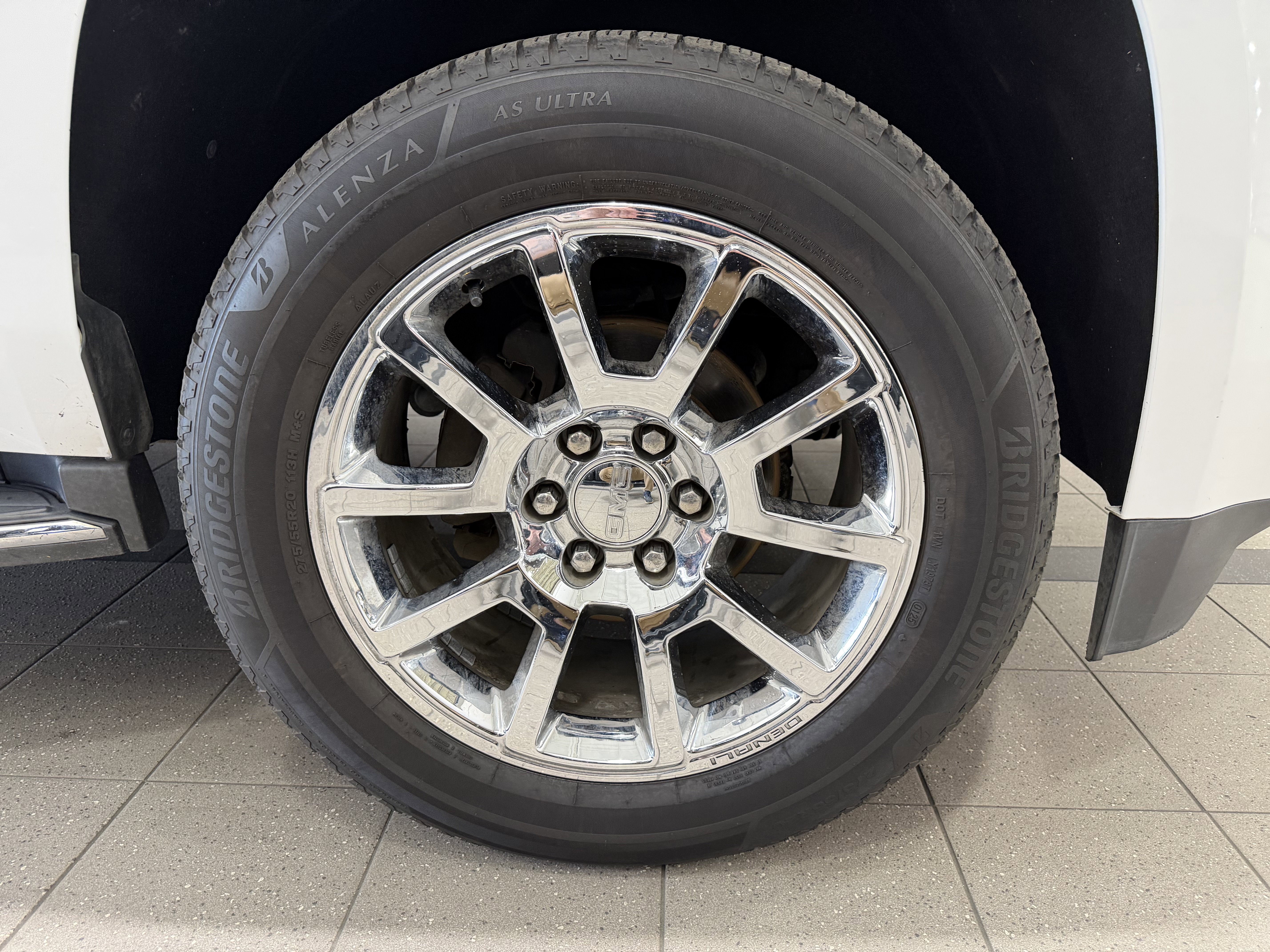 Used 2019 GMC Yukon Denali image 2