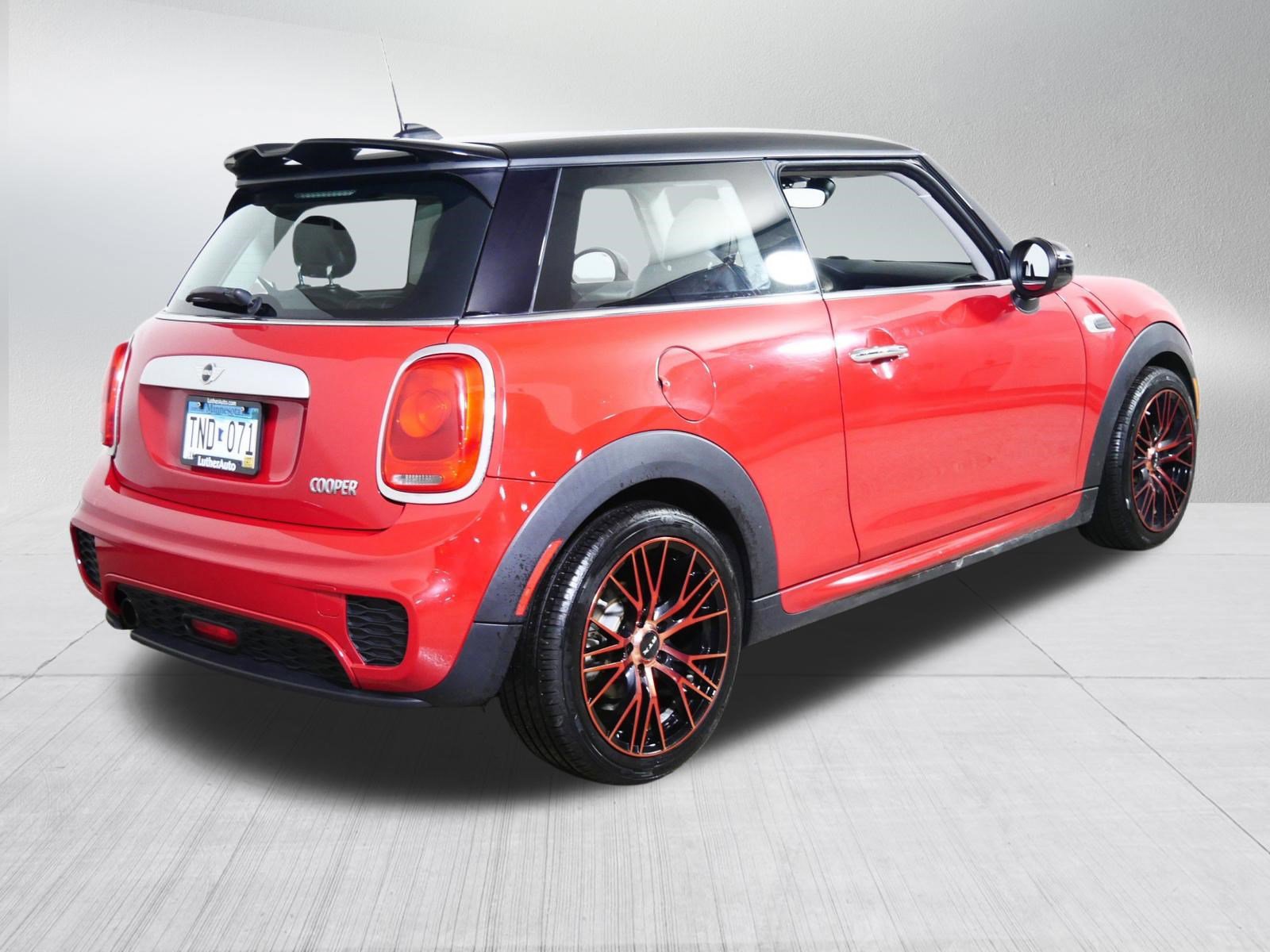 Used 2015 MINI Cooper 2-Door Hardtop image 7