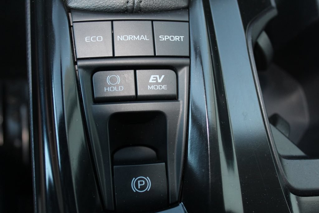 Used 2025 Toyota Camry LE FWD image 32