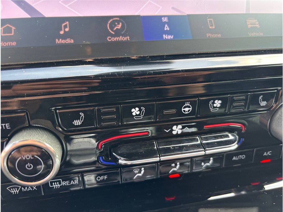 Used 2023 Jeep Grand Cherokee Overland image 38