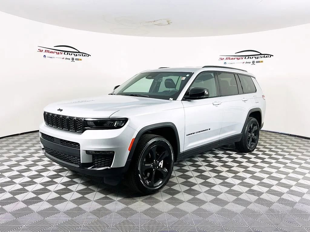 Used 2025 Jeep Grand Cherokee L Limited w/ Black Appearance Package image 4