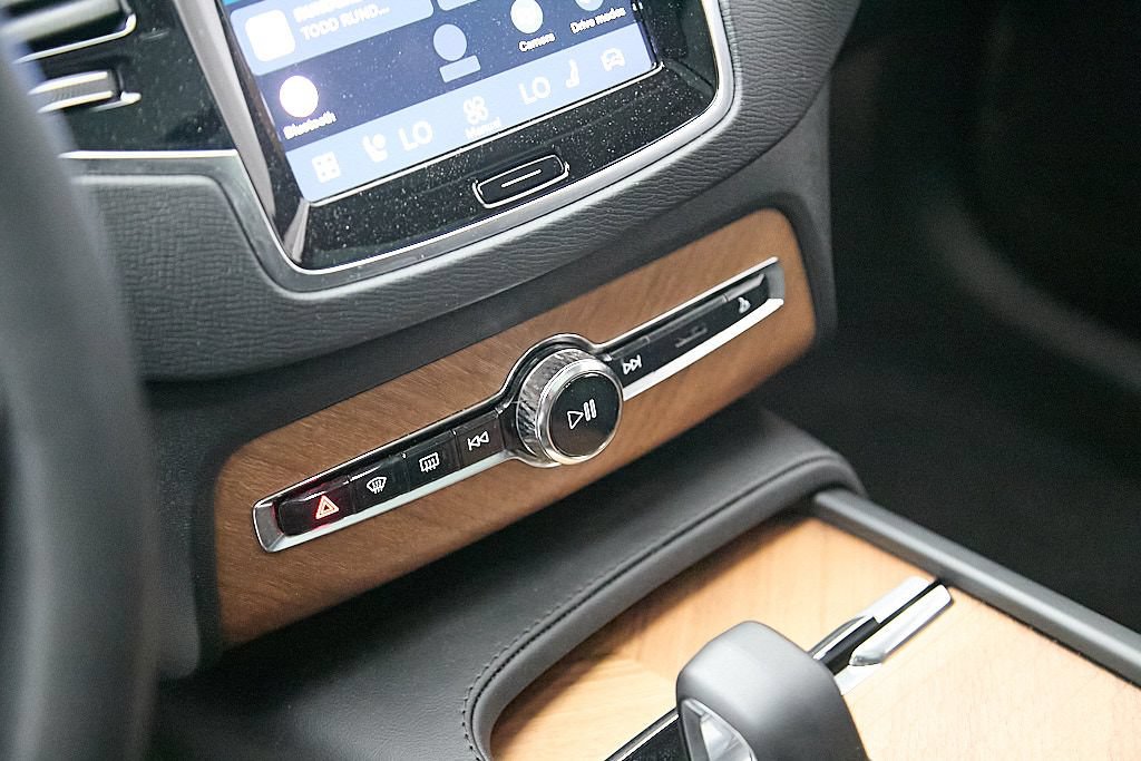 Certified 2023 Volvo XC90 B5 Plus w/ Protection Package Premier AWD/4WD image 16