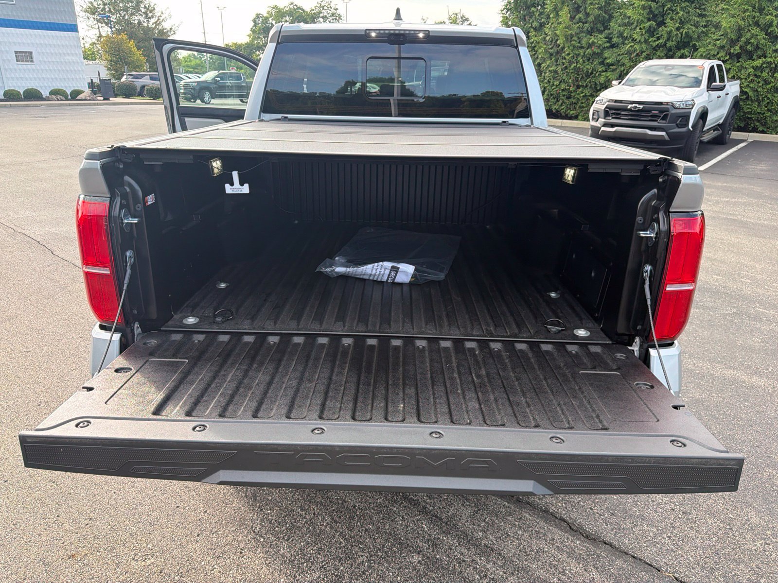 Used 2026 Toyota Tacoma Limited AWD/4WD image 32