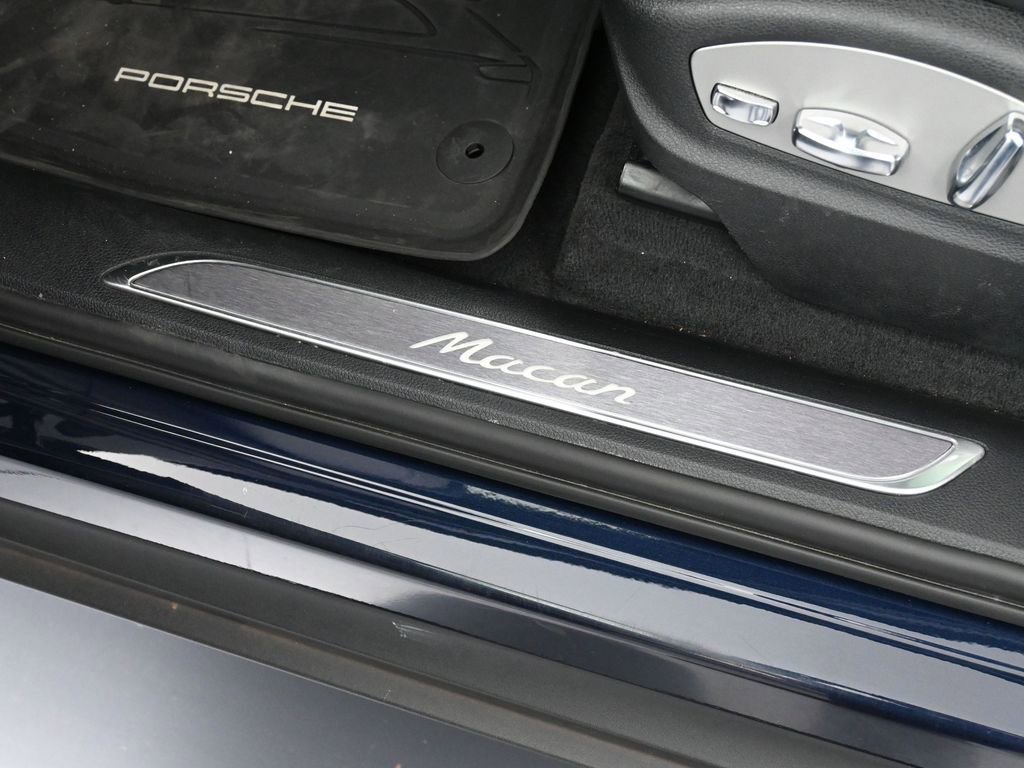 Used 2023 Porsche Macan Turbo AWD/4WD image 16