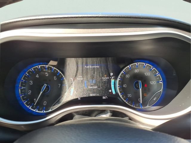 Used 2024 Chrysler Pacifica Touring-L FWD image 17