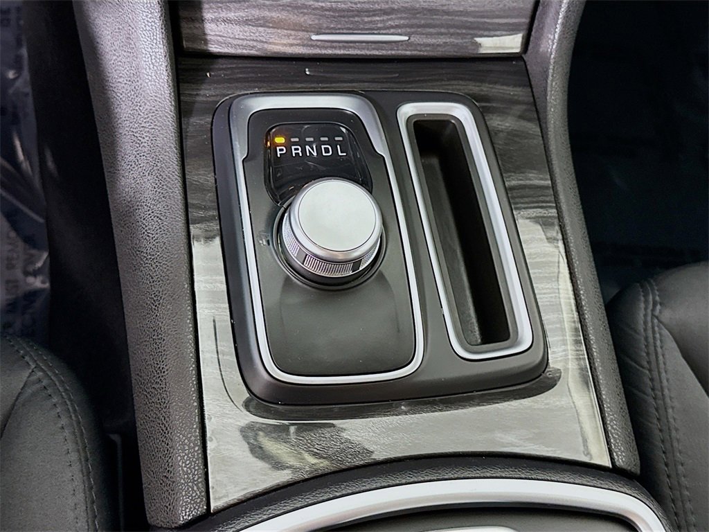 Used 2021 Chrysler 300 Touring w/ Sport Appearance Package image 10