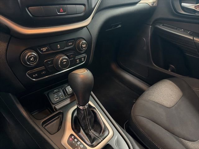 Used 2014 Jeep Cherokee Latitude FWD image 22