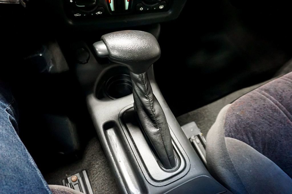 Used 2004 Chevrolet Monte Carlo LS w/ Preferred Equipment Group image 12