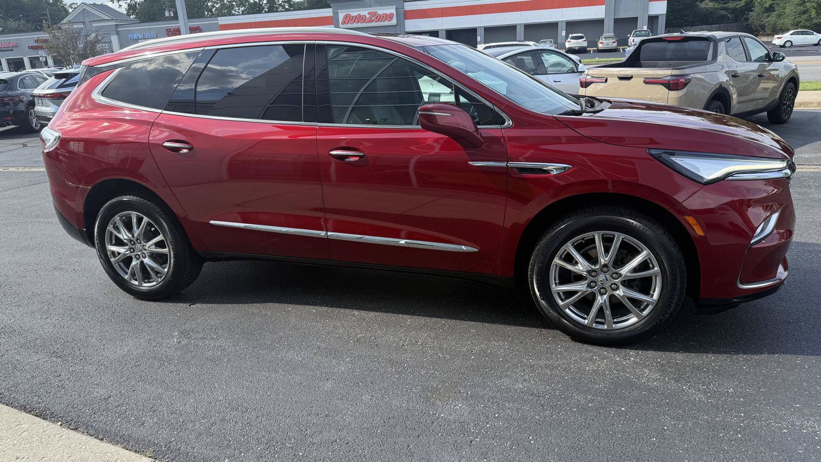 Used 2023 Buick Enclave Essence w/ Experience Buick Package FWD image 5
