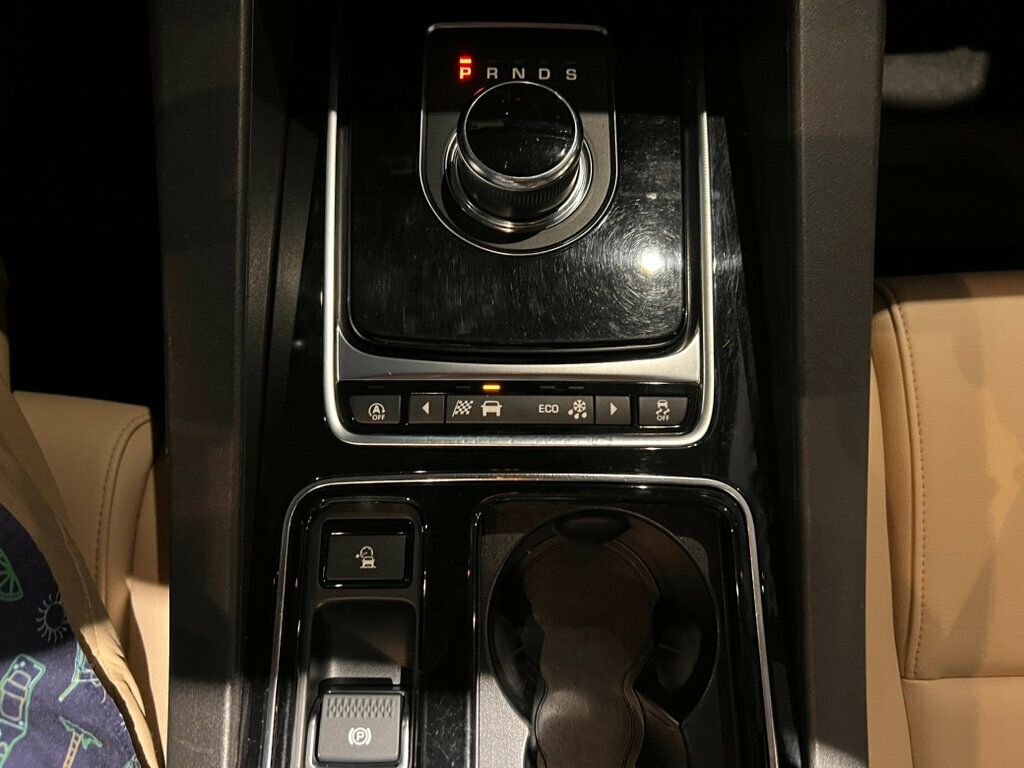 Used 2019 Jaguar F-PACE Premium image 21