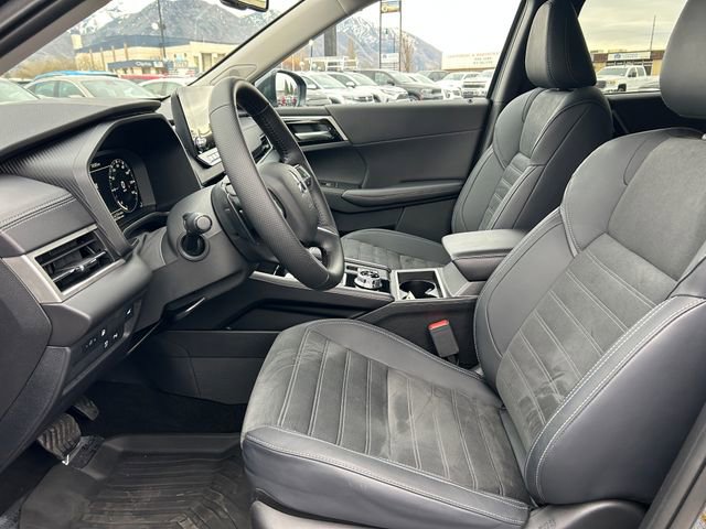 Used 2025 Mitsubishi Outlander SE AWD/4WD image 28