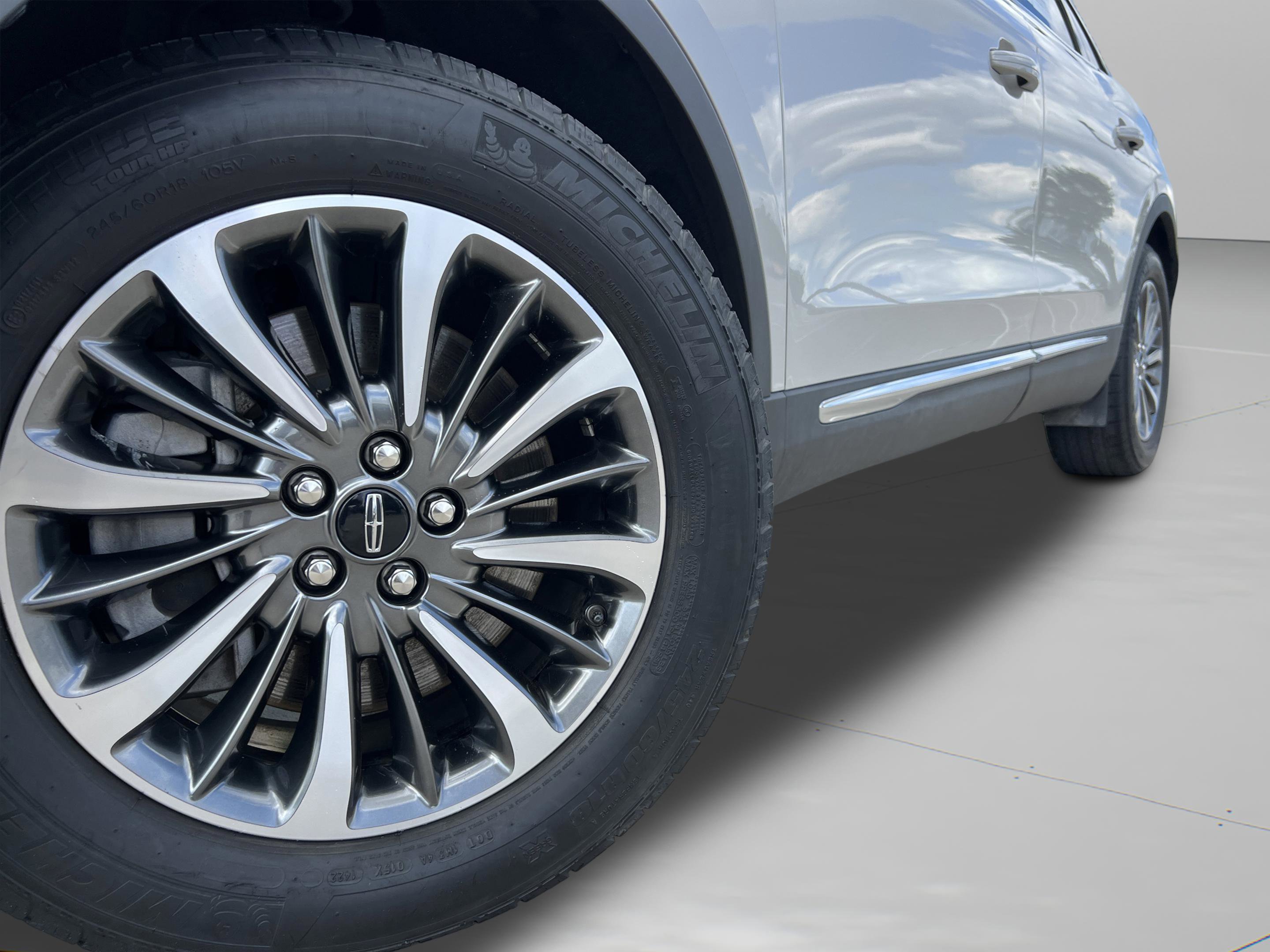 Certified 2022 Lincoln Nautilus FWD w/ Premium Package image 34