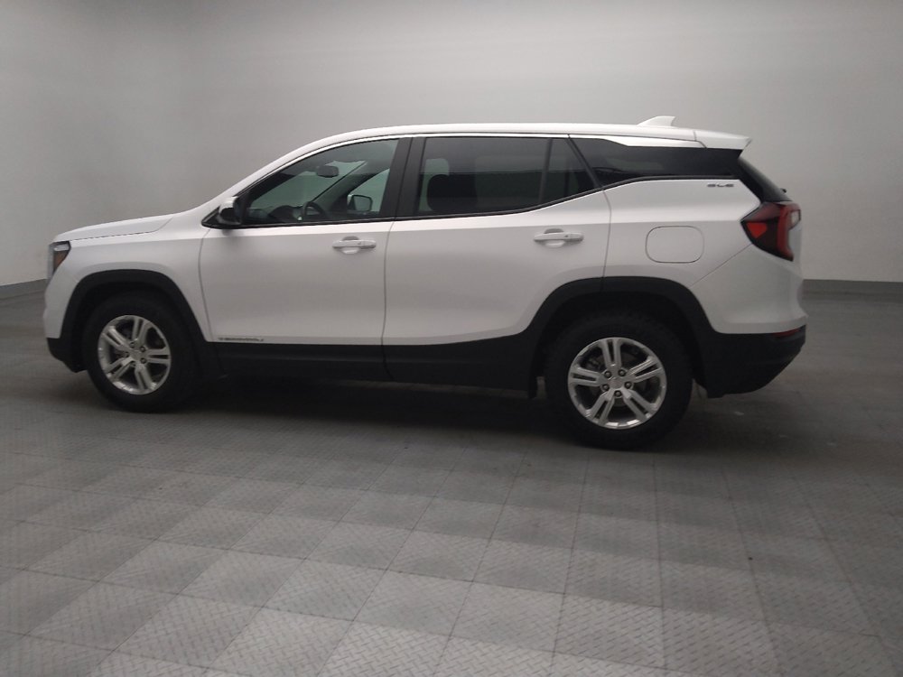 Used 2024 GMC Terrain SLE image 3