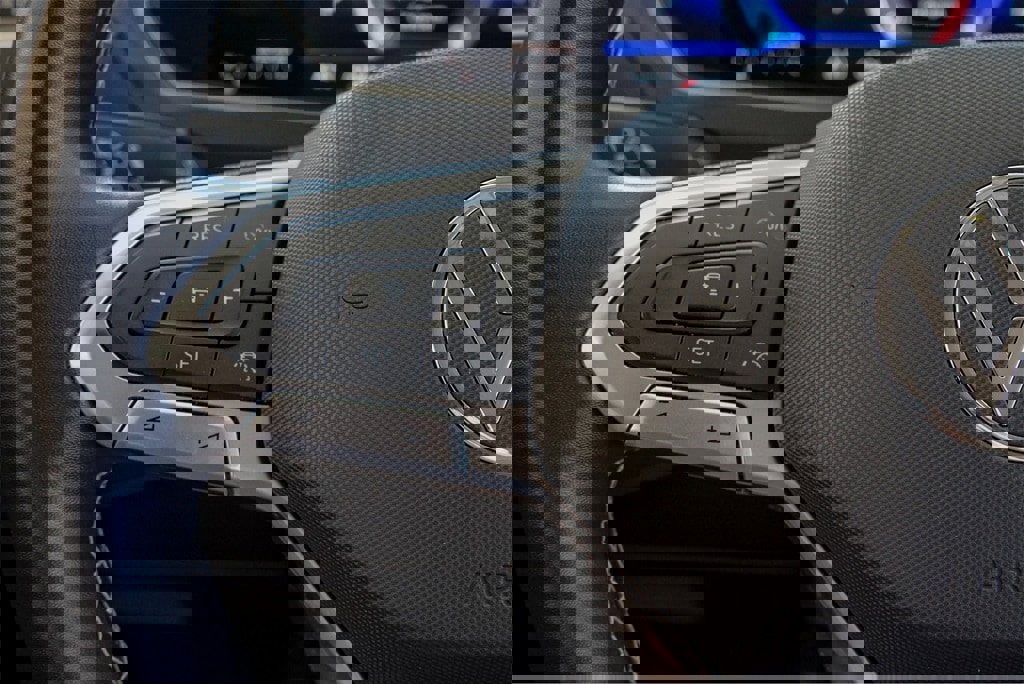 Used 2022 Volkswagen Tiguan SE image 17