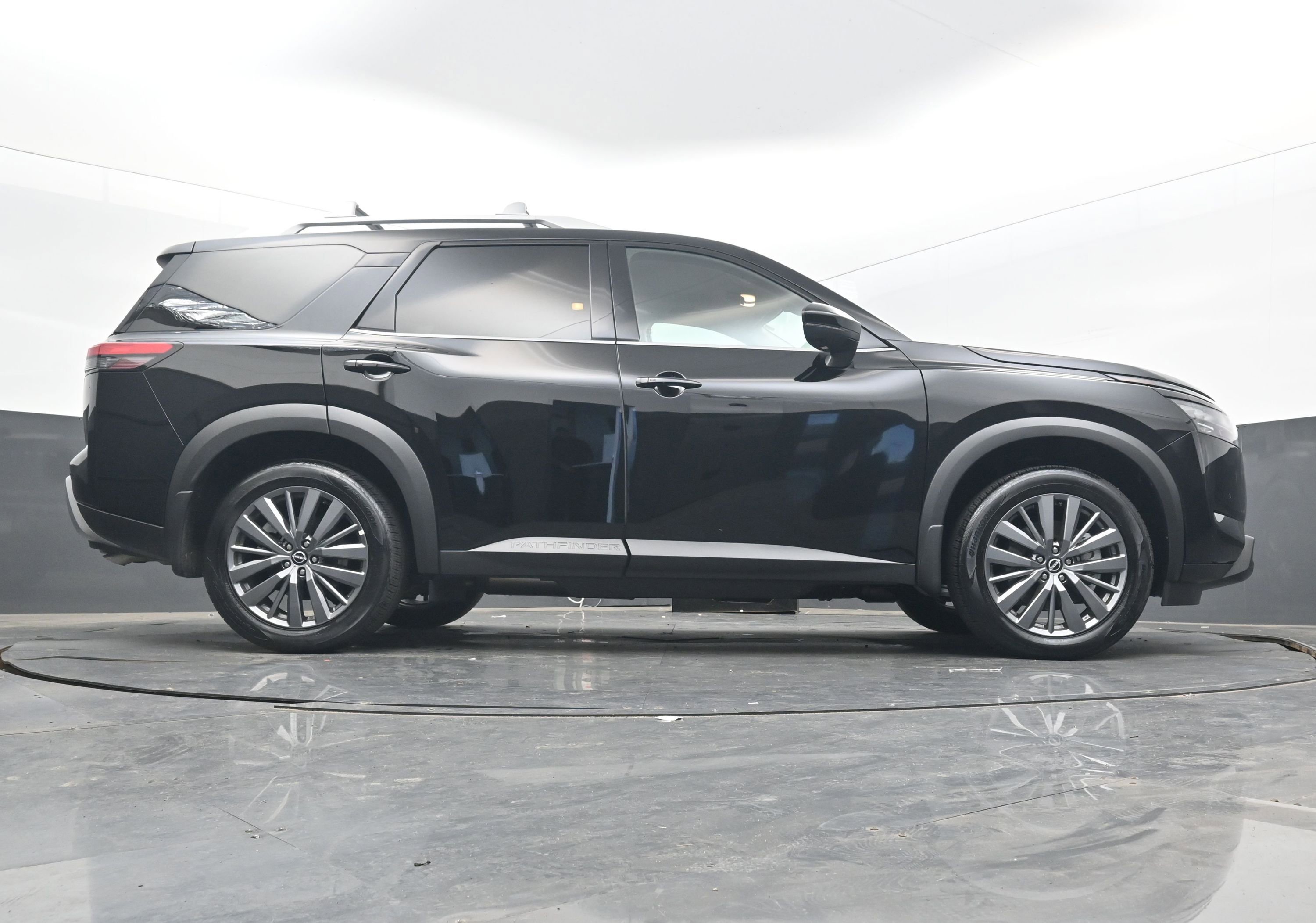 Used 2025 Nissan Pathfinder SL w/ SL Premium Package image 27