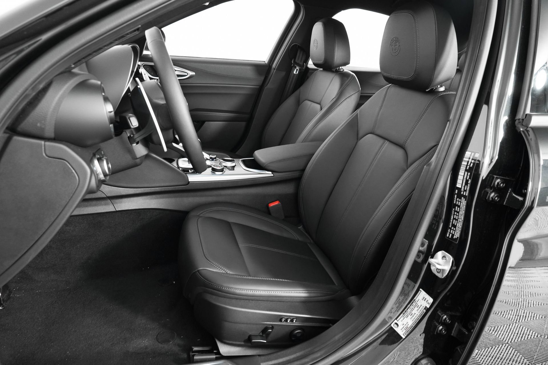 New 2025 Alfa Romeo Giulia w/ Driving Assist Package RWD image 18