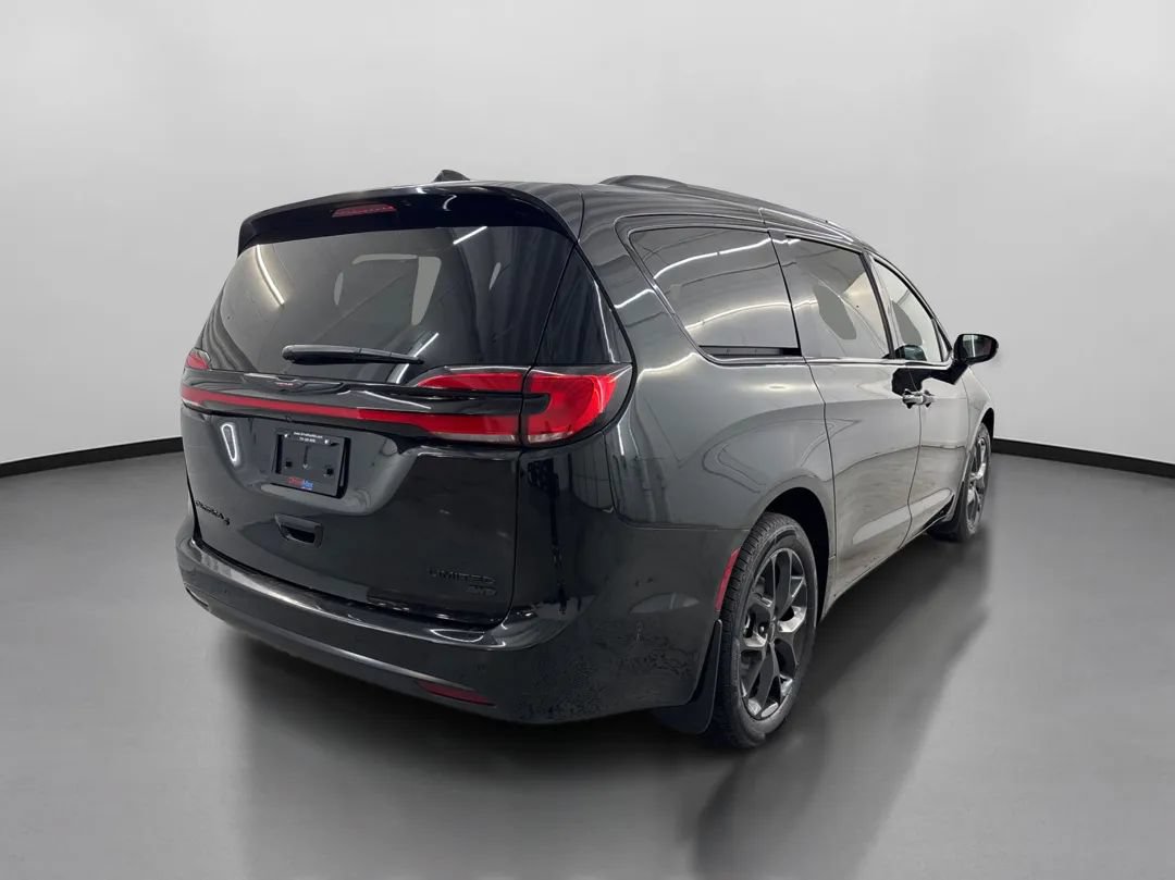 Used 2021 Chrysler Pacifica Limited w/ Premium & Safety Sphere Group AWD/4WD image 10