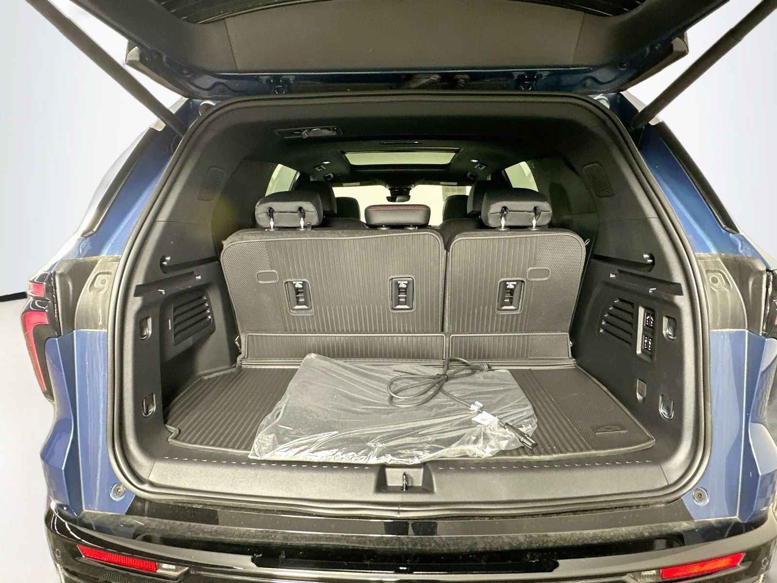 Used 2026 Chevrolet Traverse RS w/ LPO, Floor Liner Package AWD/4WD image 29