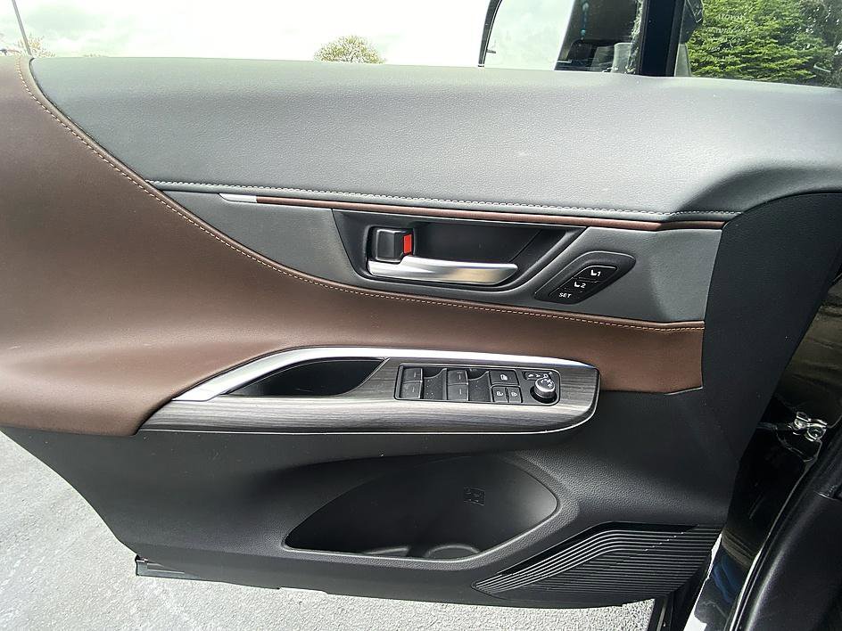 Certified 2021 Toyota Venza Limited image 9