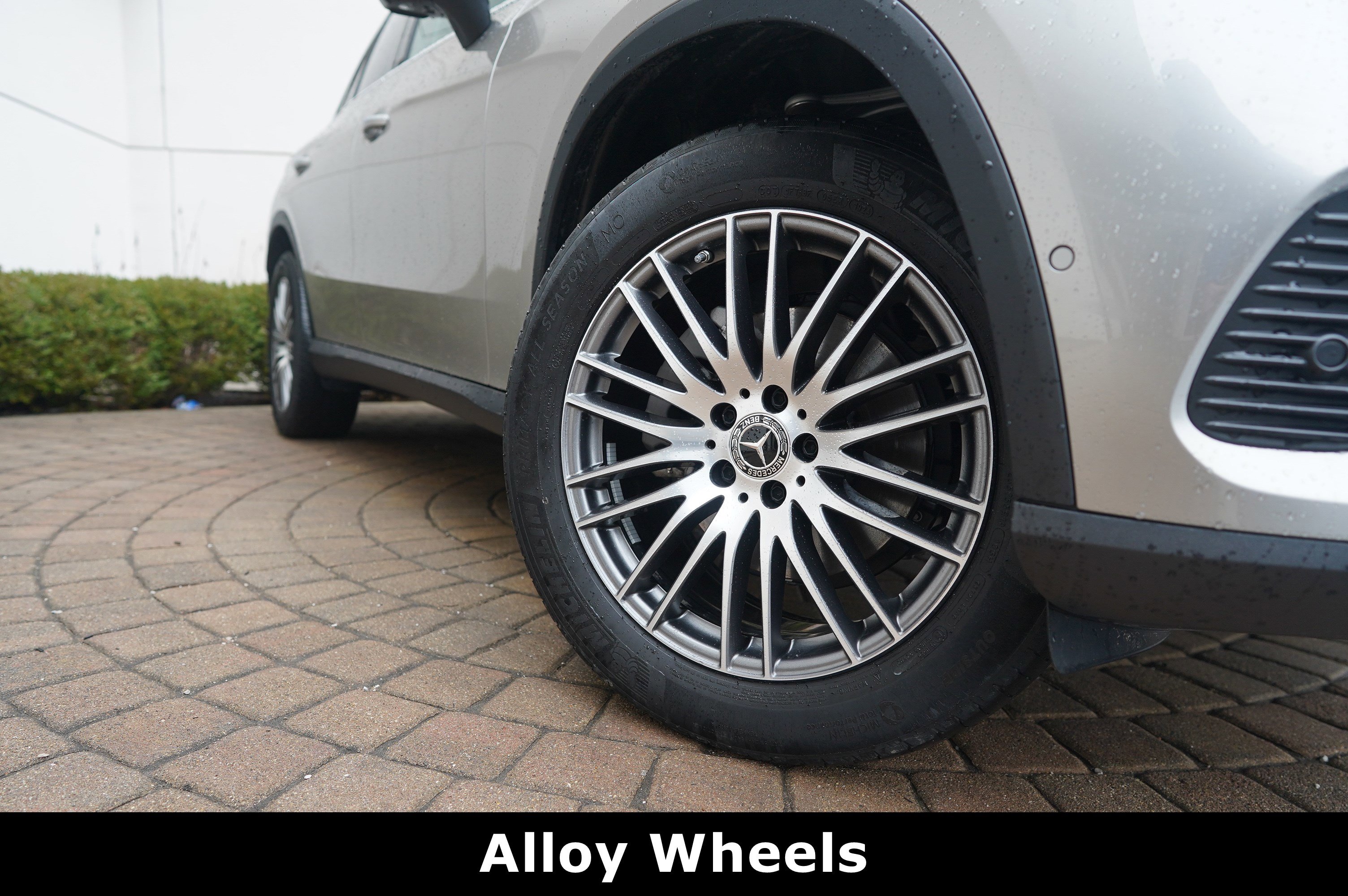 Used 2024 Mercedes-Benz GLC 300 4MATIC image 16