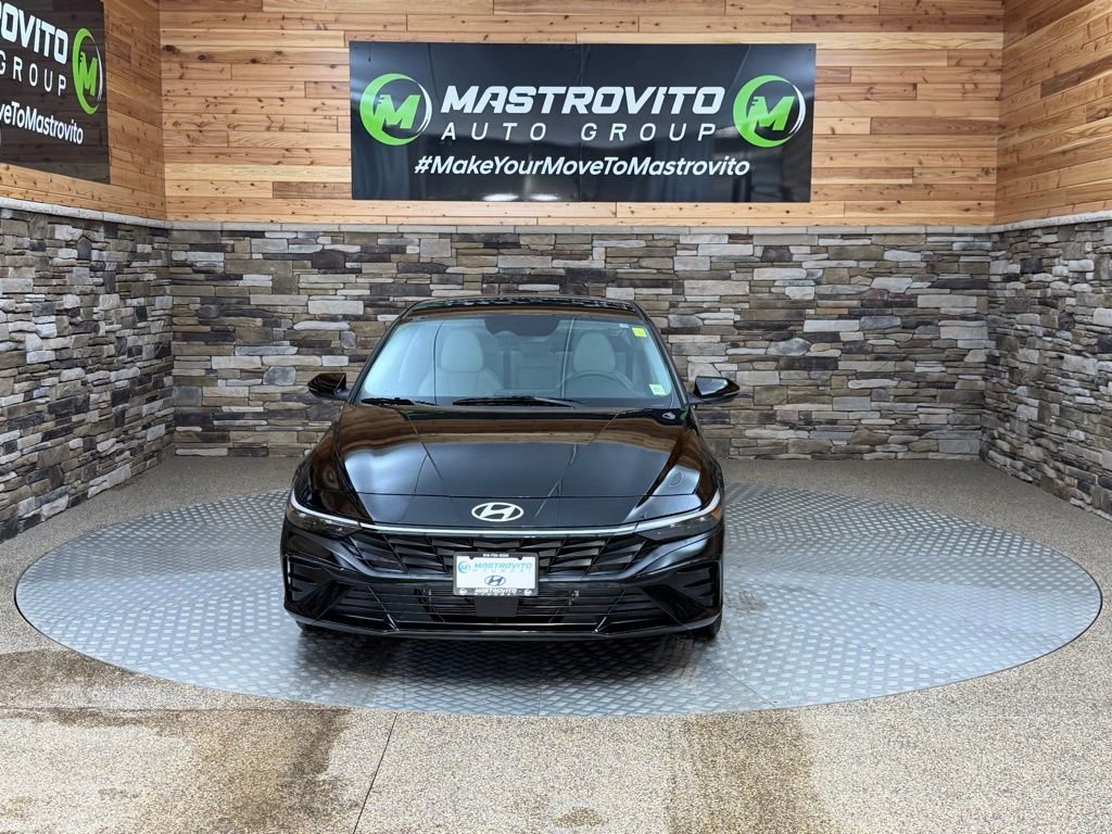 Certified 2025 Hyundai Elantra Limited image 3