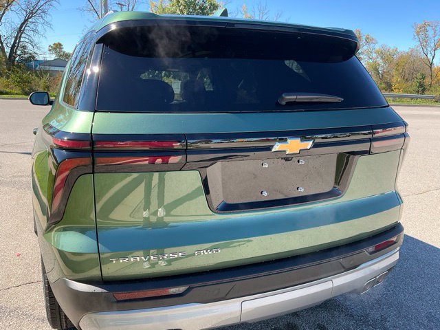 New 2027 Chevrolet Traverse LT w/ Sun and Wheel Package AWD/4WD image 10
