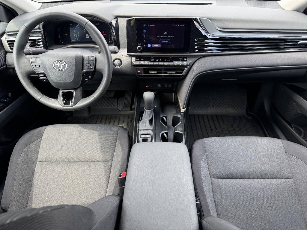 Used 2025 Toyota Camry LE w/ Convenience Package image 12