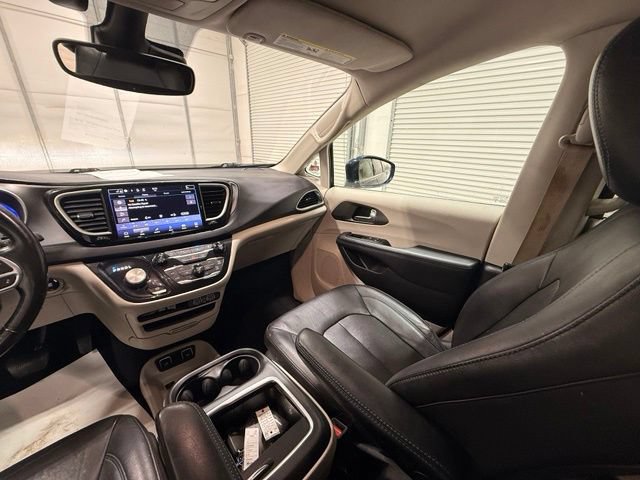 Used 2021 Chrysler Pacifica Touring-L FWD image 20