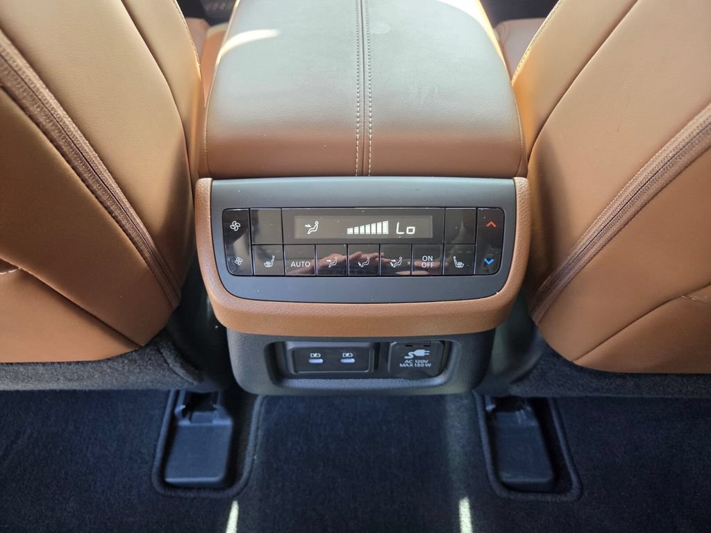 Used 2026 Nissan Pathfinder Platinum w/ Cargo Package AWD/4WD image 16