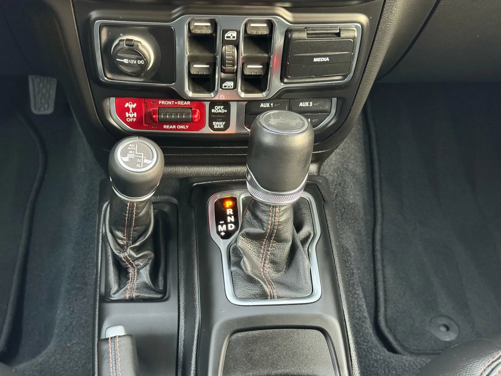 Used 2022 Jeep Wrangler Unlimited Rubicon w/ Dual Top Group image 45