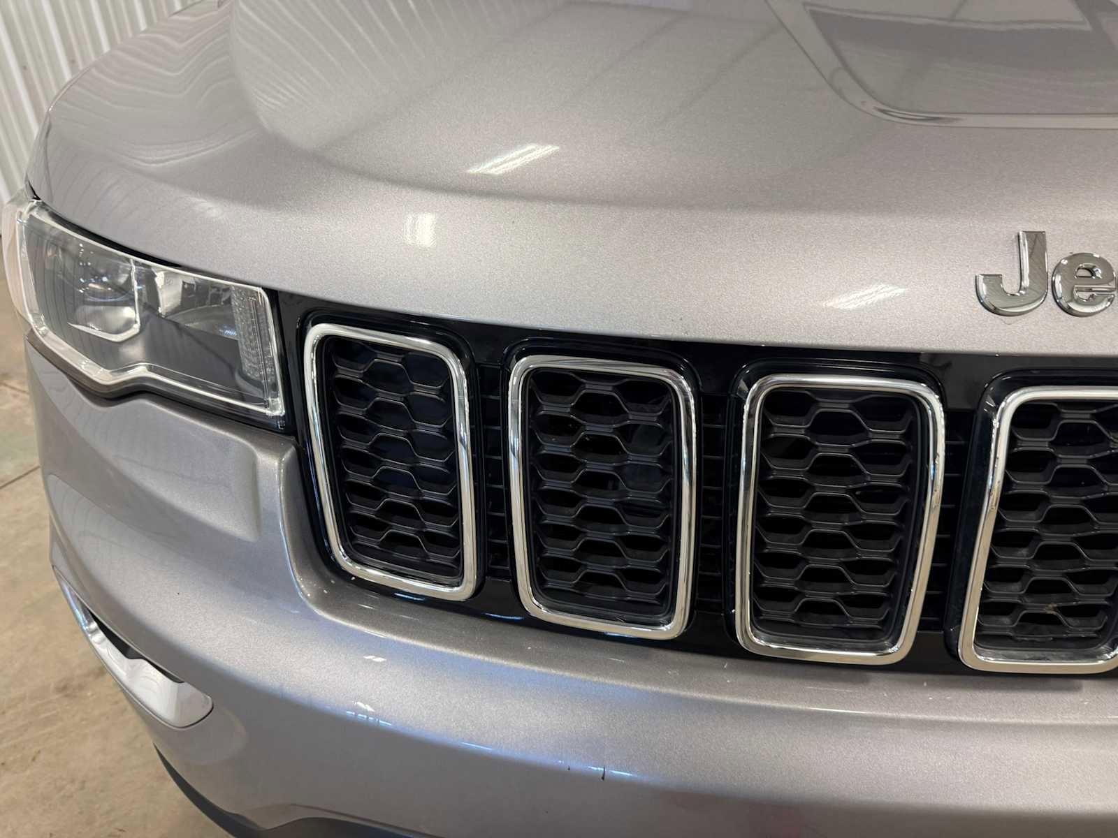 Certified 2020 Jeep Grand Cherokee Laredo w/ Quick Order Package 2BN North AWD/4WD image 4