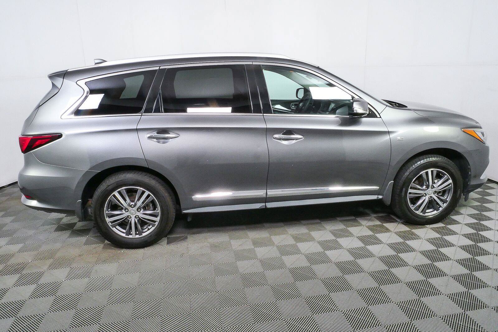 Used 2020 INFINITI QX60 Luxe w/ Essential Package AWD/4WD image 2