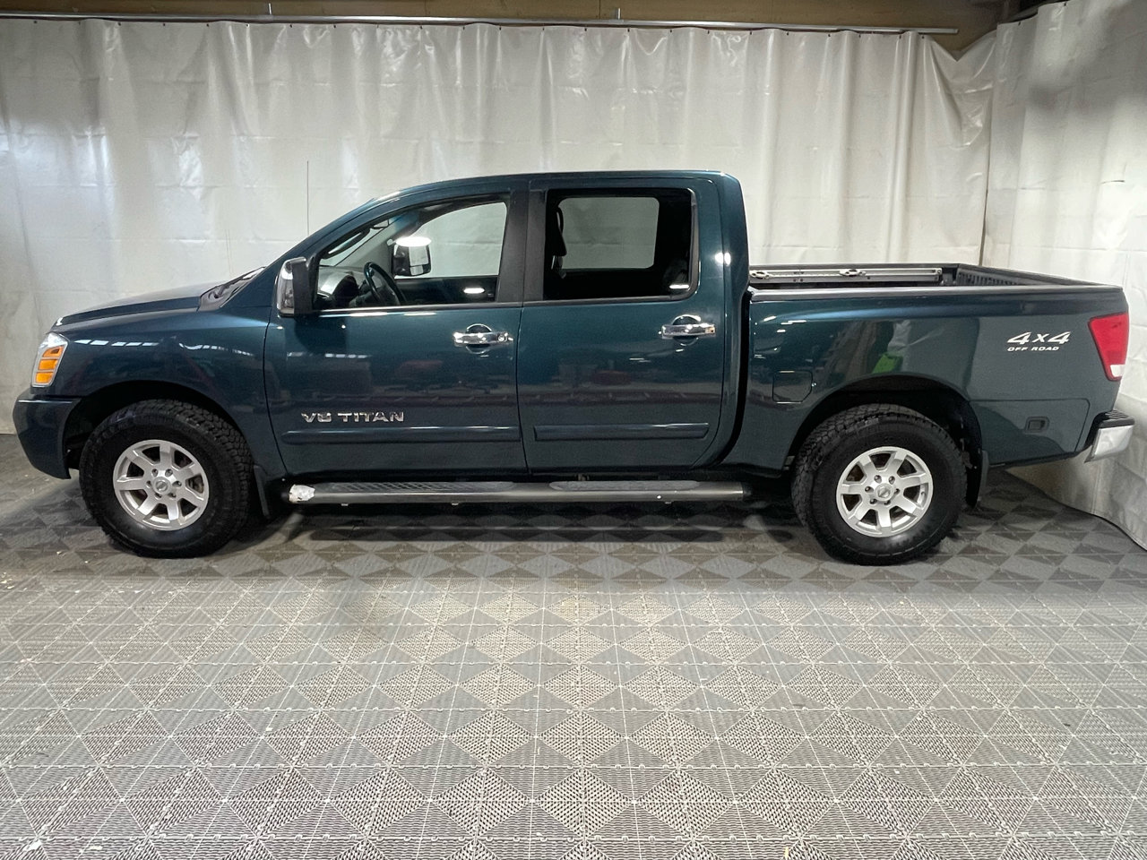 Used 2006 Nissan Titan LE w/ (R02) LE Off-Road Pkg image 4