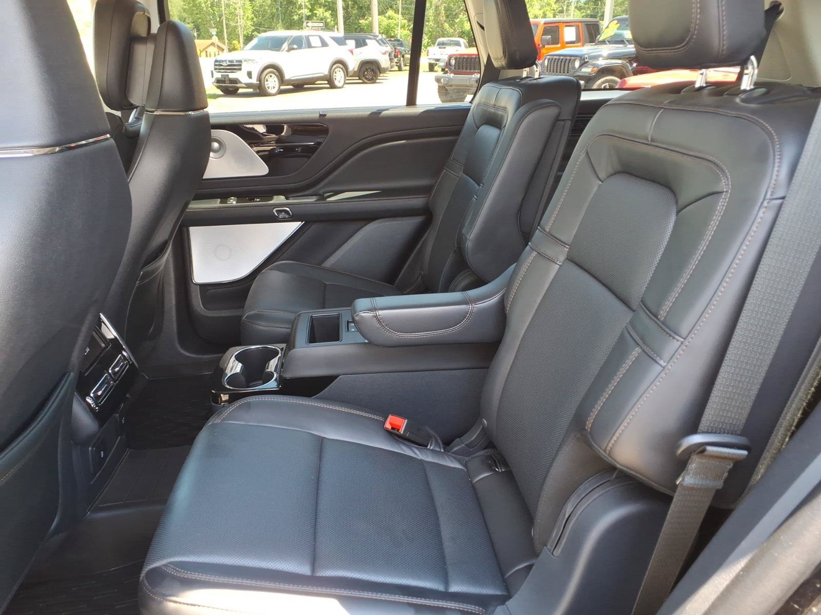 Used 2025 Lincoln Aviator Reserve w/ Equipment Group 201A AWD/4WD image 6