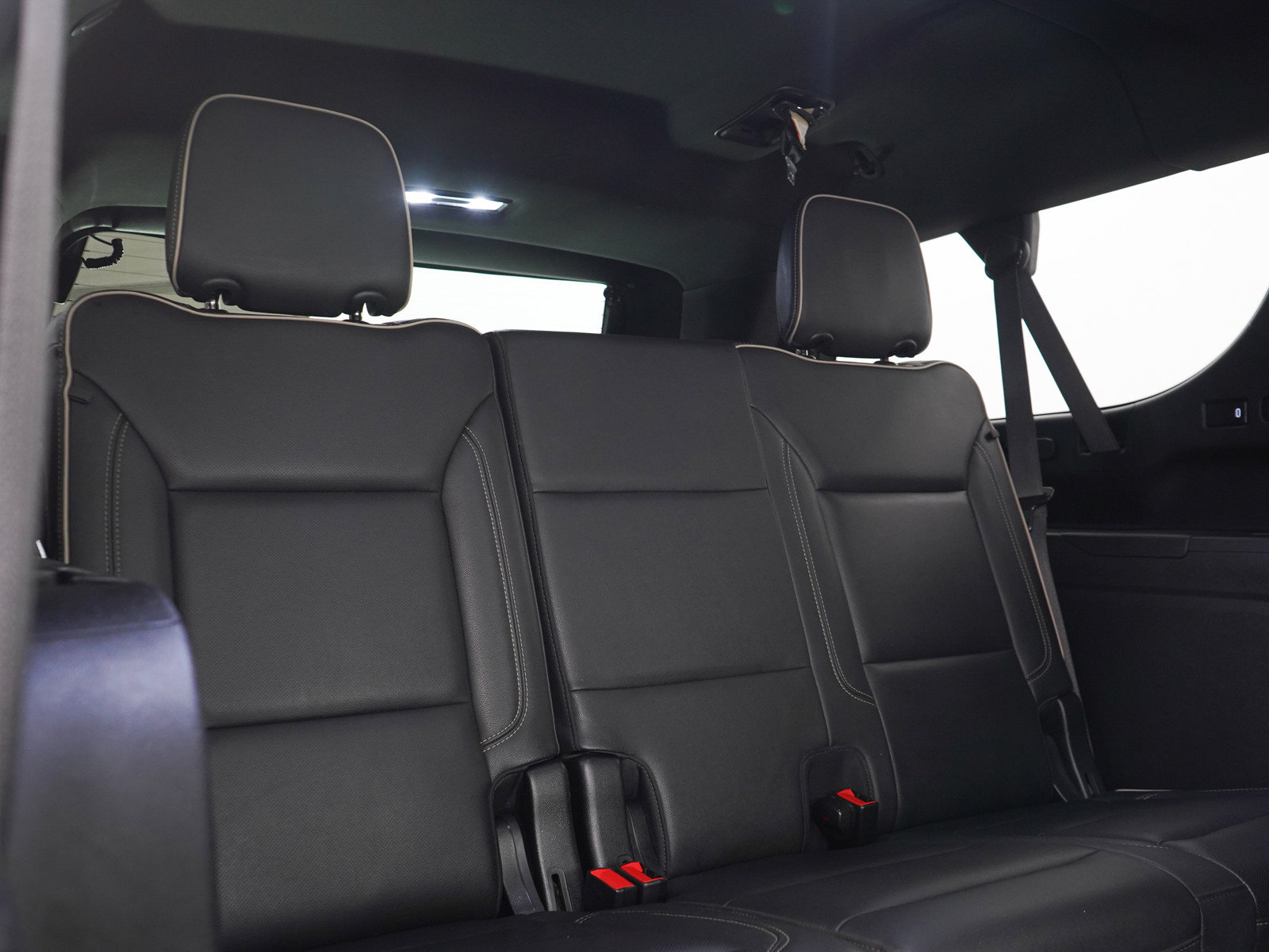 Used 2021 Chevrolet Suburban Premier w/ Premium Package AWD/4WD image 14