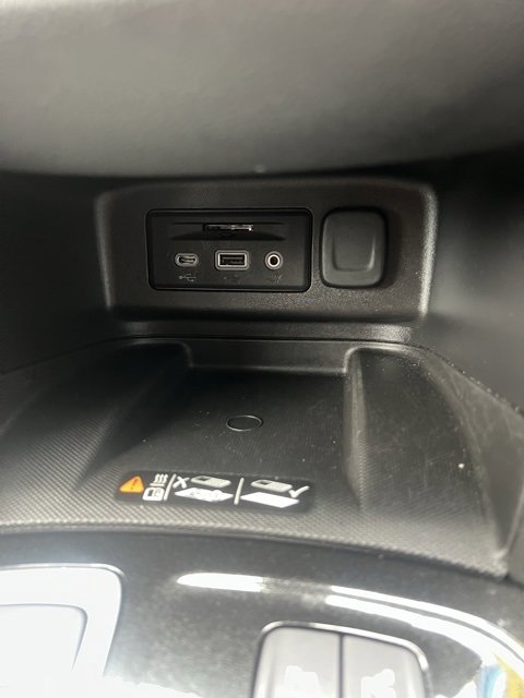 Used 2024 Chevrolet Equinox Premier image 35