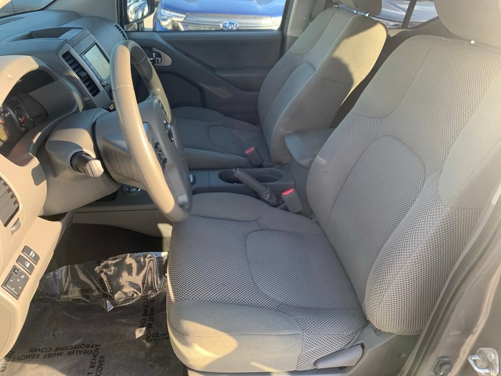 Used 2021 Nissan Frontier SV w/ Midnight Edition Floor Mats AWD/4WD image 14