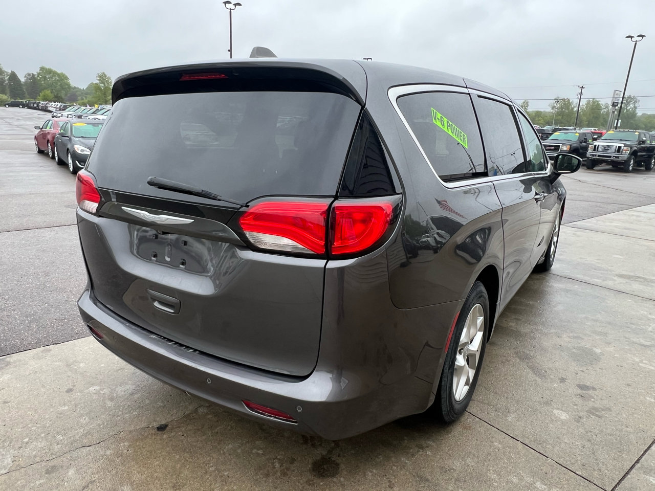 Used 2017 Chrysler Pacifica Touring image 5