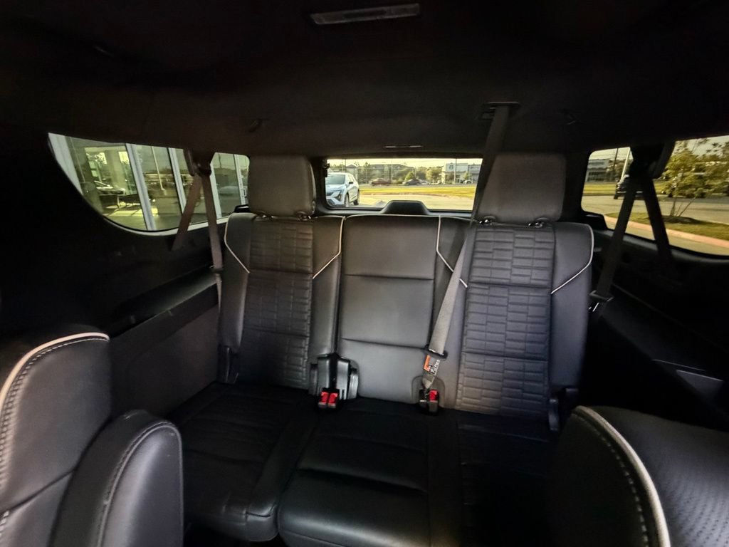 Used 2025 Cadillac Escalade ESV V AWD/4WD image 18
