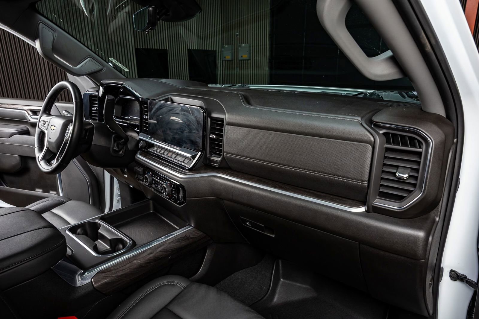 Used 2025 Chevrolet Silverado 3500 LTZ w/ LTZ Plus Package image 26