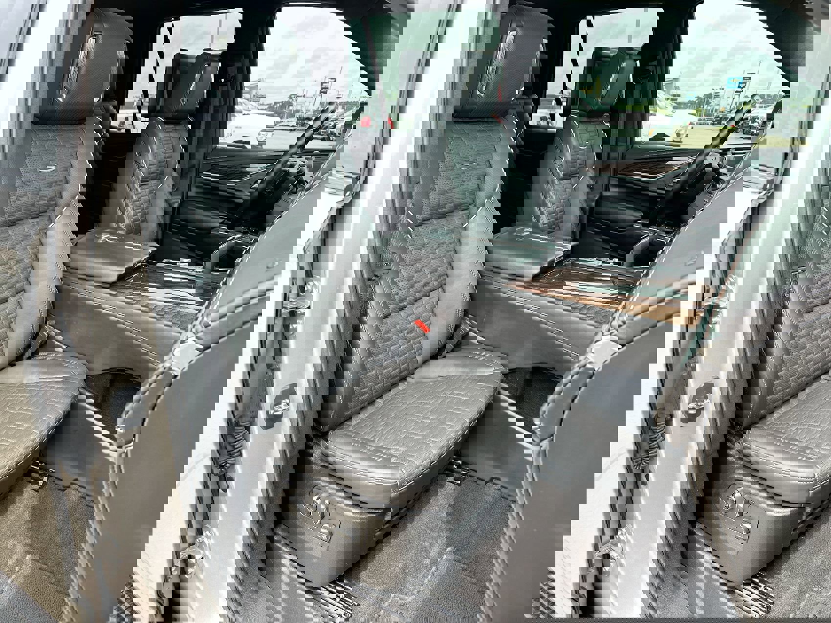 Used 2023 Cadillac Escalade Sport Platinum w/ LPO, ONYX Package image 27