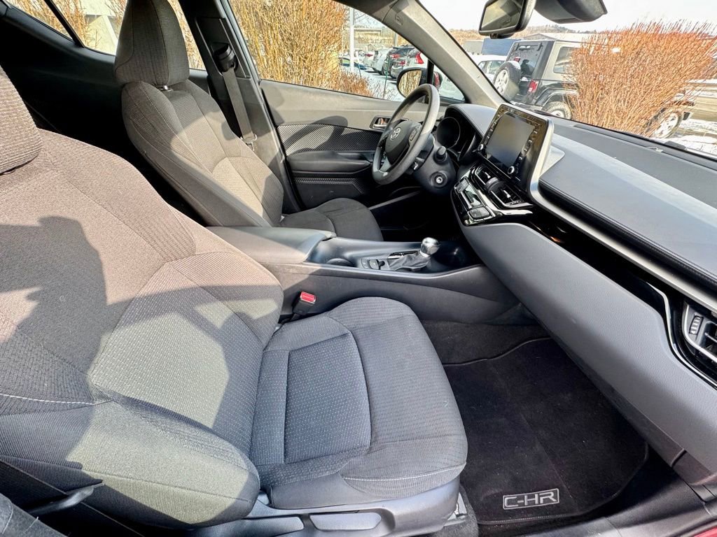 Used 2019 Toyota C-HR LE image 14