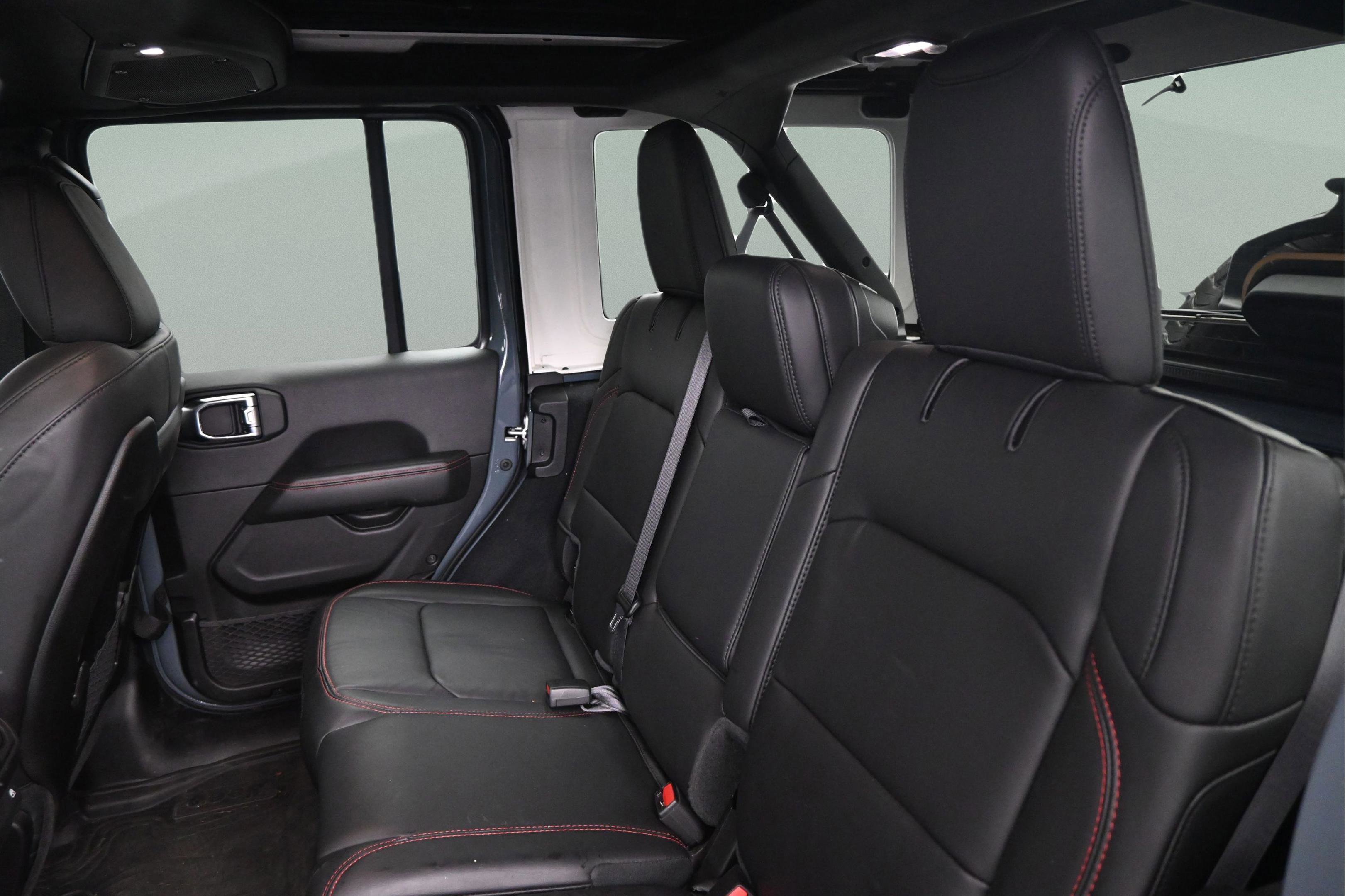 Used 2025 Jeep Wrangler Unlimited Rubicon AWD/4WD image 34