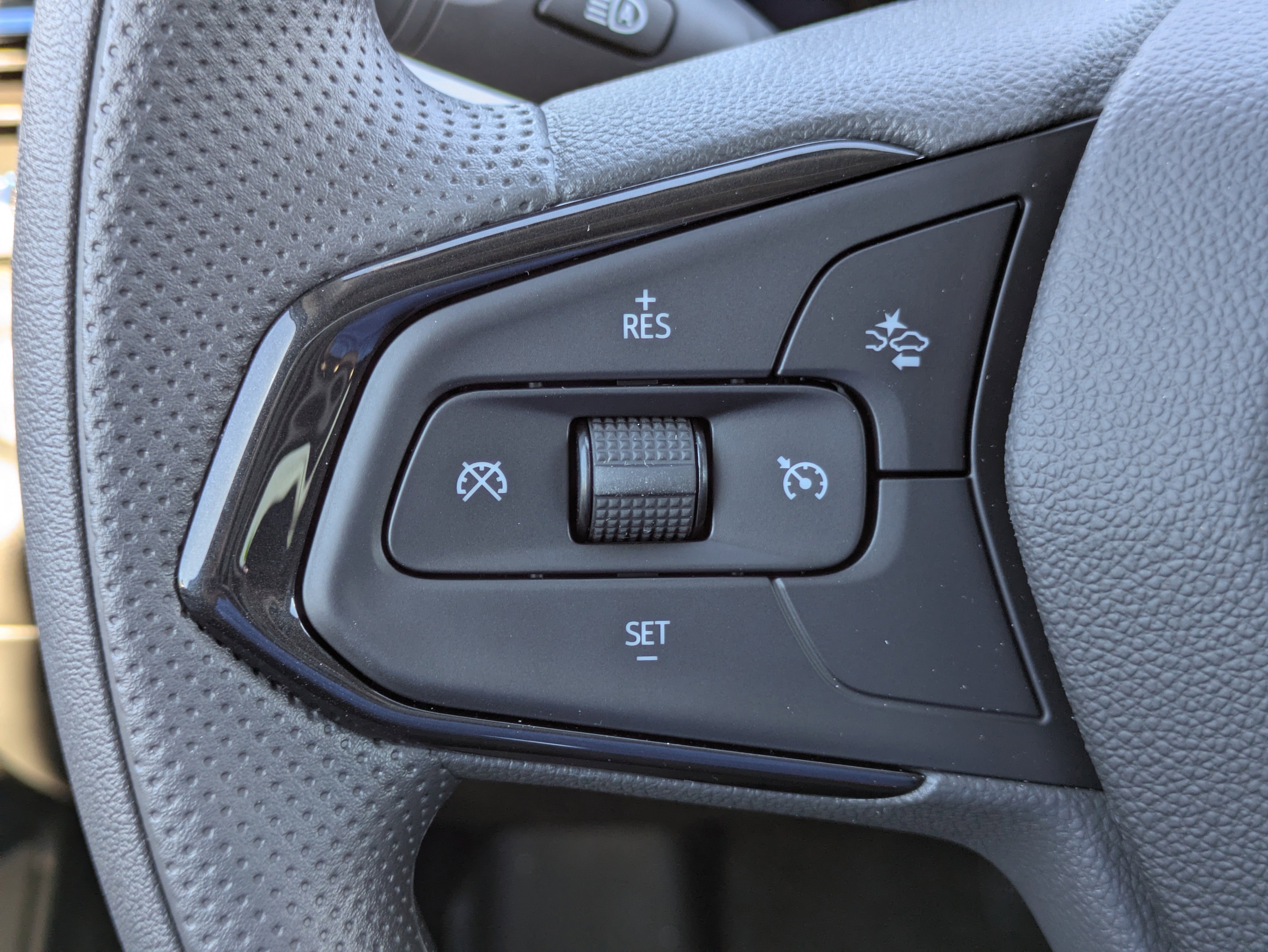 New 2026 Chevrolet Trax LT w/ Sunroof Package image 16