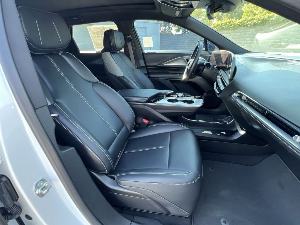 Certified 2024 Cadillac Lyriq Tech RWD image 32