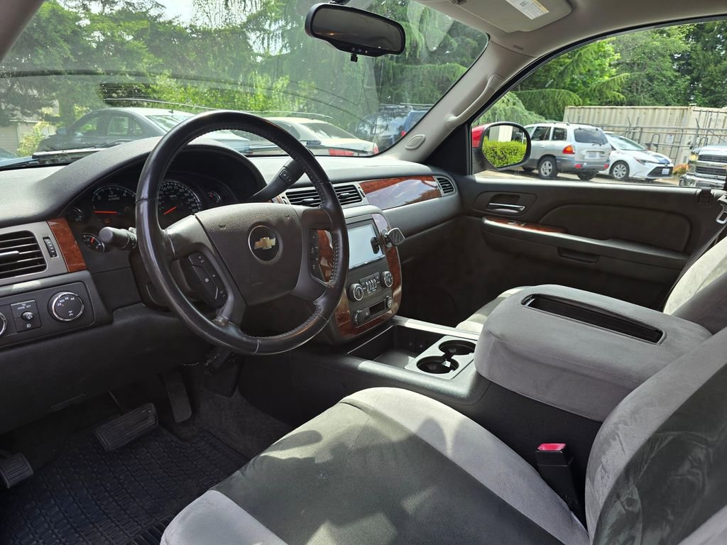 Used 2009 Chevrolet Avalanche LT AWD/4WD image 12