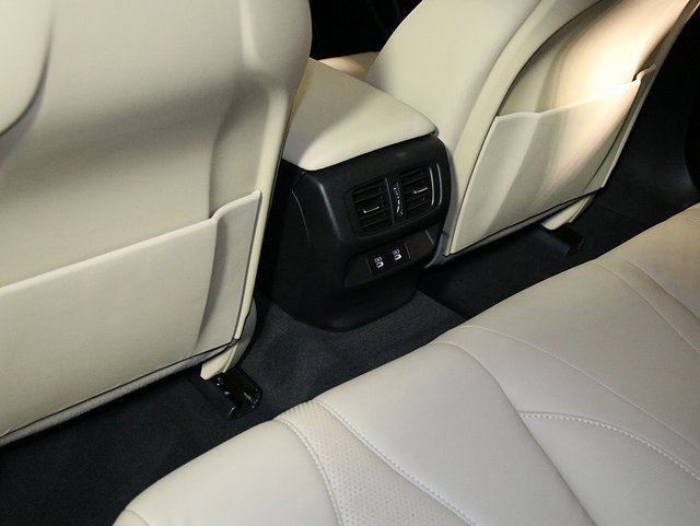 Certified 2025 Acura TLX w/ Technology Package image 28