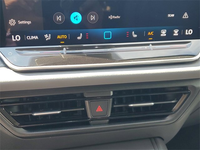 New 2025 Volkswagen Tiguan SE image 27