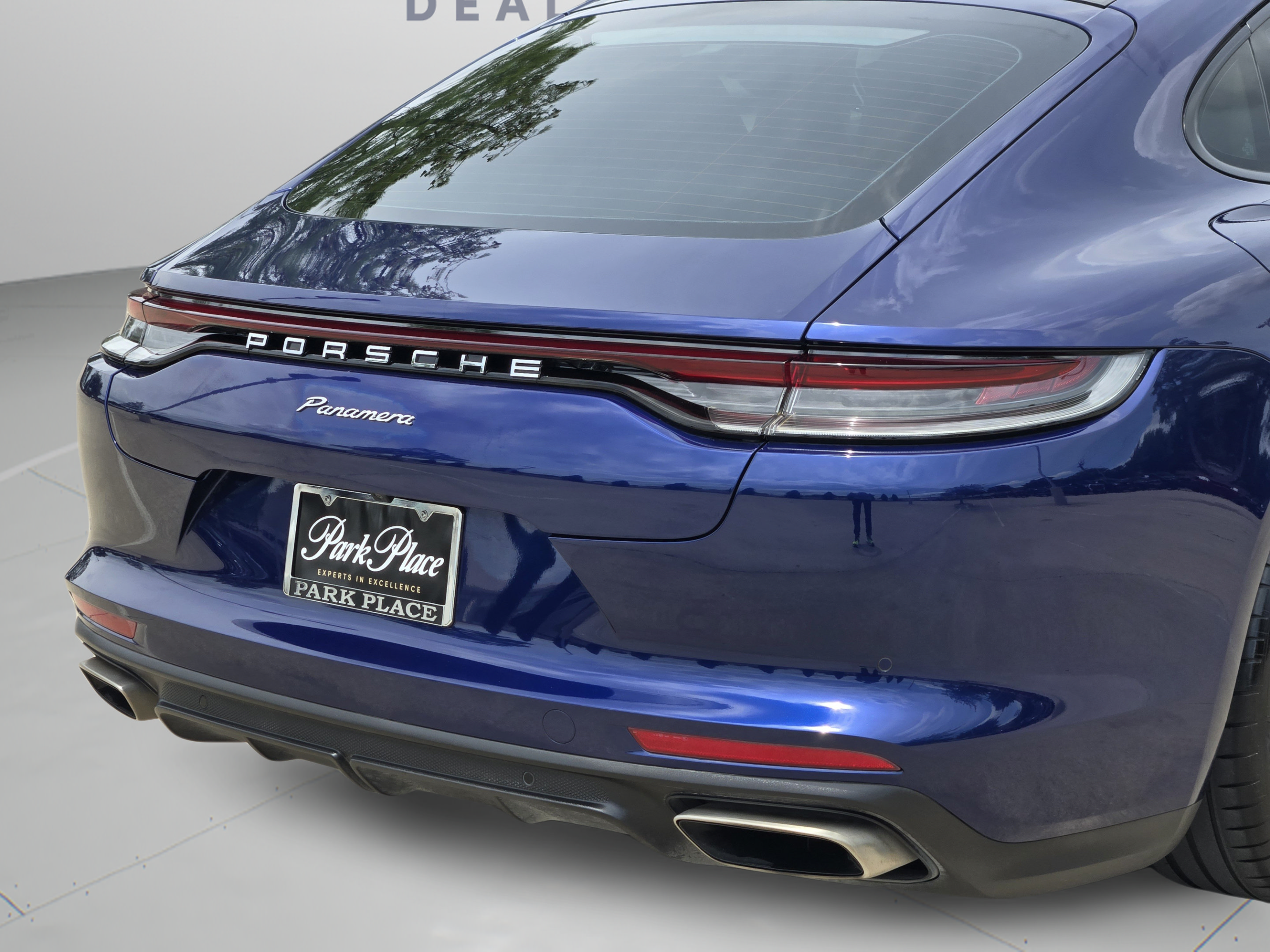 Used 2022 Porsche Panamera image 38