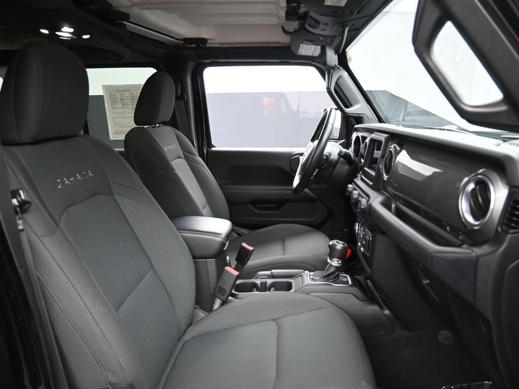 Used 2019 Jeep Wrangler Unlimited Sahara w/ Dual Top Group image 33